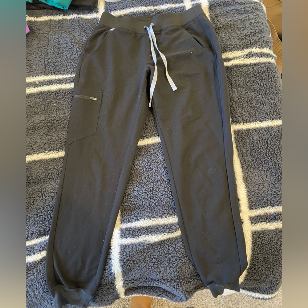 Black FIGS Zamora Joggers